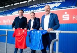 Holstein Kiel stärkt Partnerschaft mit Förde Sparkasse