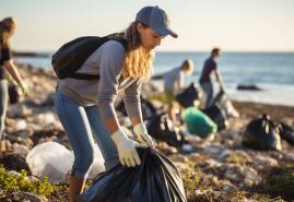 Müllsammelaktion am Strandabschnitt Schilksee 