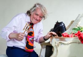 Helge Schneider feiert 70. Geburtstag auf der Krusenkoppel Kiel