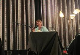 Caroline Wahl in Kiel: Zwischen Bestseller, Benefiz und Begeisterung