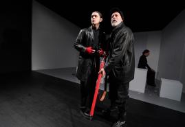 Intensive Studiobühnen-Premiere: „Foxfinder“ überzeugt mit beklemmender Aktualität