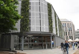 UKSH eröffnet Mega-Fahrradparkhaus in Kiel
