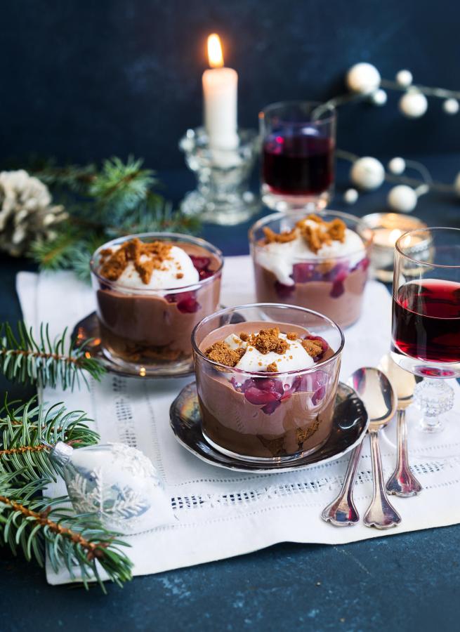 Schokoladen-Kirsch-Trifle mit Spekulatiusstücken | KIELerleben Schokoladen-Kirsch-Trifle mit Spekulatiusstücken | KIELerleben