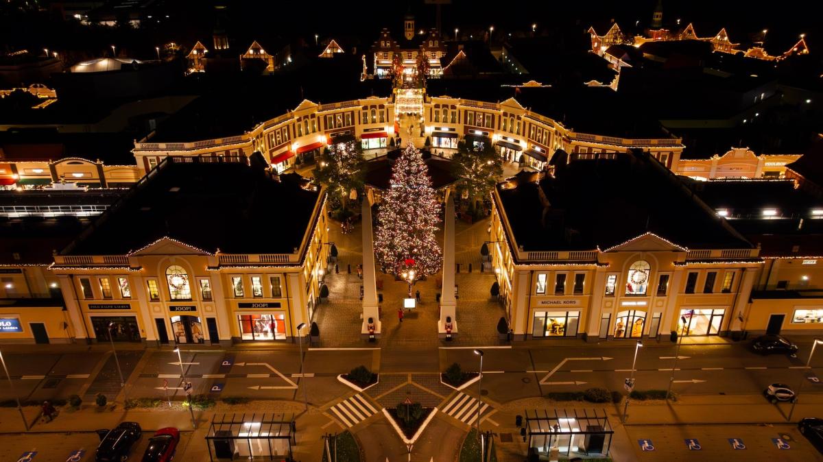 Vorweihnachtszeit: So leuchtet das Designer Outlet Neumünster
