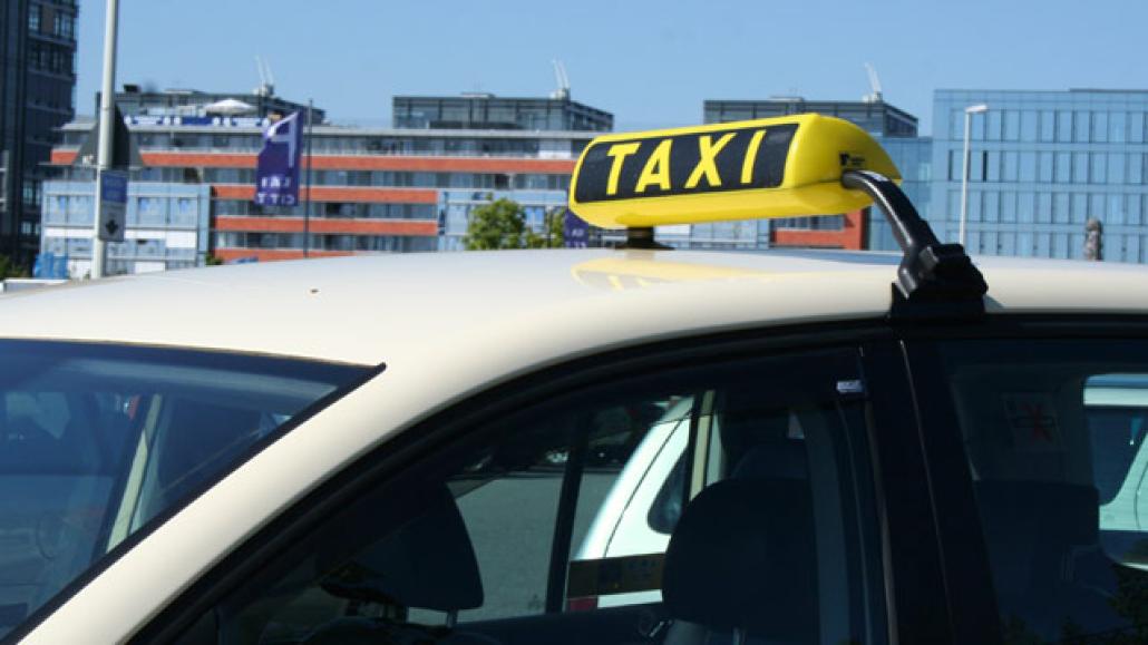 Taxifahrerin ausgeraubt