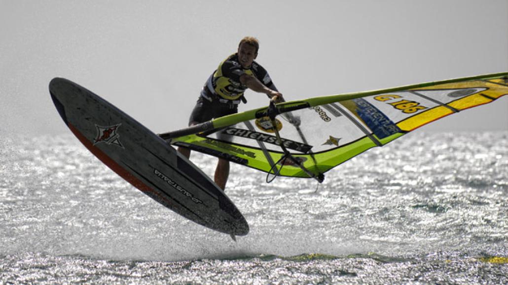 Normen Günzlein beim Freestyle-Surfen / Foto: Burghard Drews