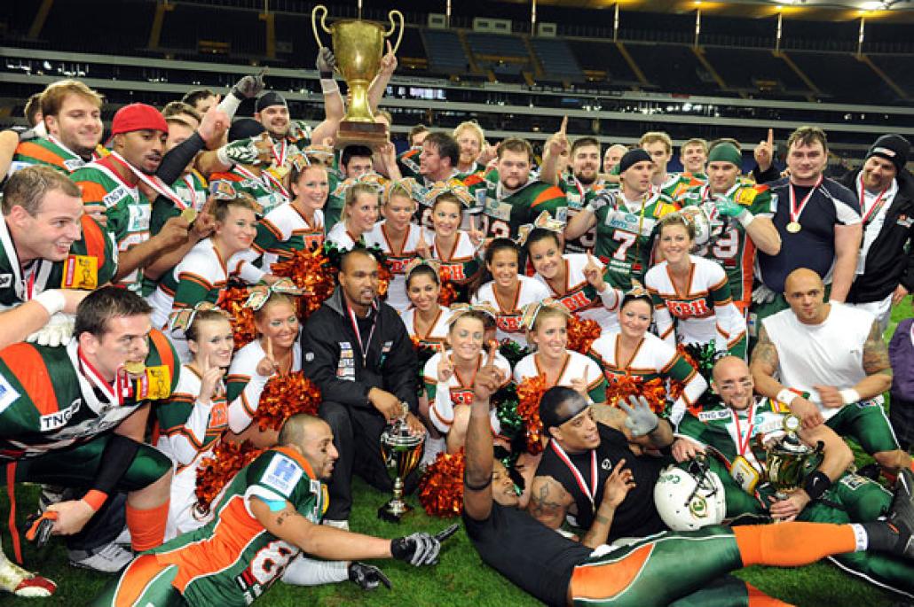 Lieferten eine Begegnung der Extraklasse und brachten den Pott an die Förde: Die Baltic Hurricanes sind deutscher Meister 2010 im American Football – Foto: Michael Zelter