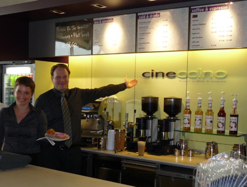 Theaterleiter Oliver Hansen präsentiert das neue Cineccino