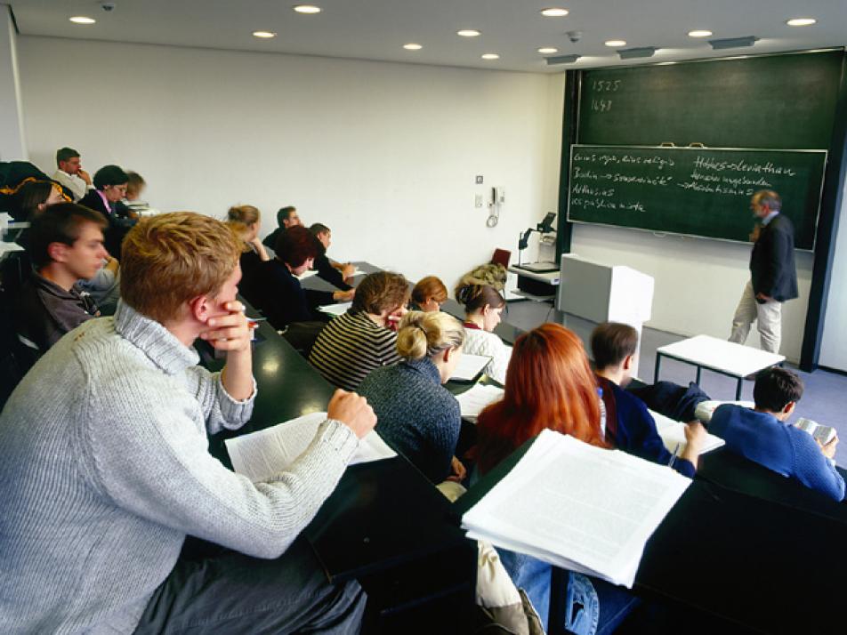 An der CAU studieren etwa 8.000 angehende Bachelor. Die Hochschulleitung fragt systematisch nach, wo der Schuh drückt.
Copyright: CAU, Foto: Kröger/Dorfmüller