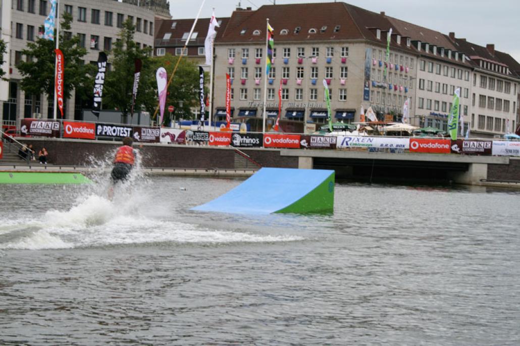 Mit 30 km/h über den Bootshafen