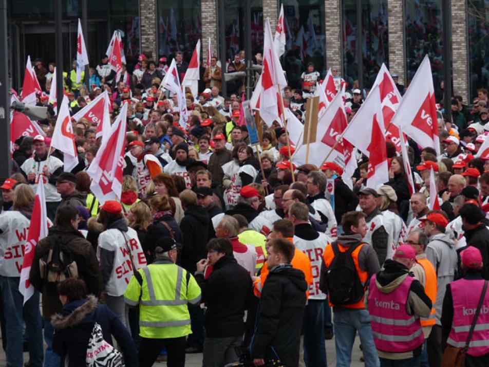 12.000 Beschäftigte bei Warnstreik