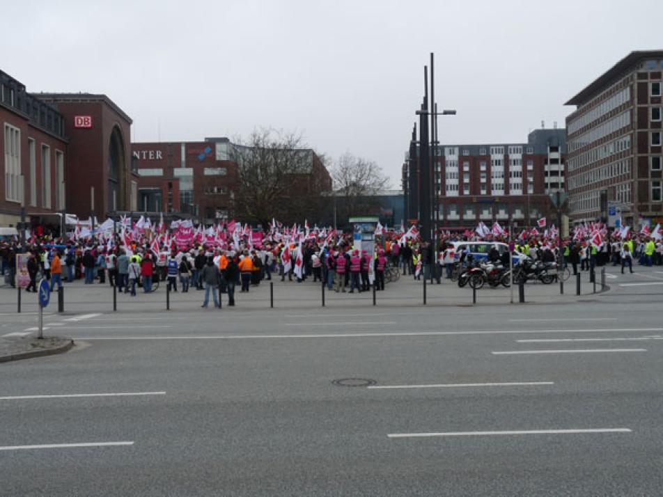 12.000 Beschäftigte bei Warnstreik