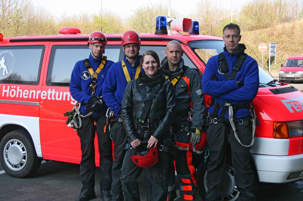 Die Höhenrettung der Feuerwehr mit Redakteurin Dana Wengert