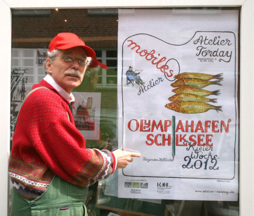 Alexander Torday vor seinem Atelier