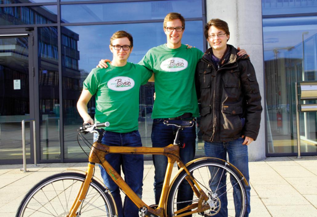 Maximilian Schay, Jonas Stolzke und Niklas Juhl (v. li.) vor dem My Boo-Firmensitz im Wissenschaftspark