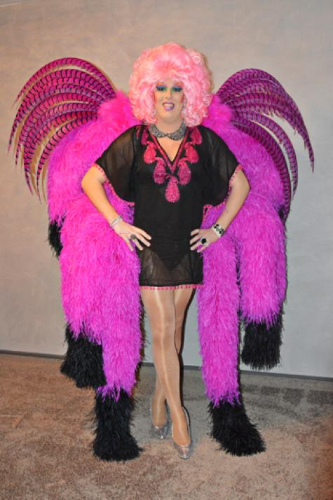 So aufregend ist das Leben von Dragqueen Gina Davis 