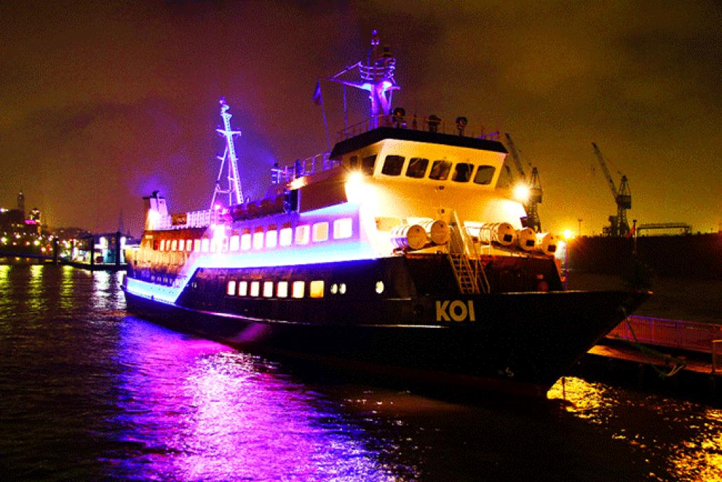 Die MS KOI legt ab ins Partymeer