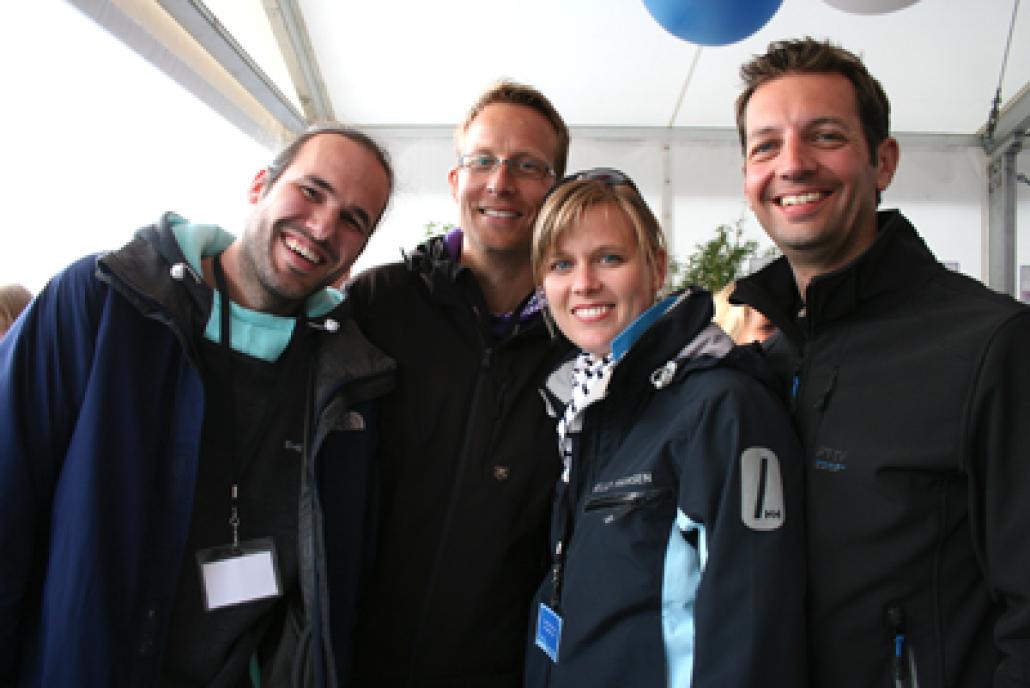 Torge Zeilinger von Loadsman mit Begleitung und Caroline Kirchwehm von VICO mit Felix Wagner