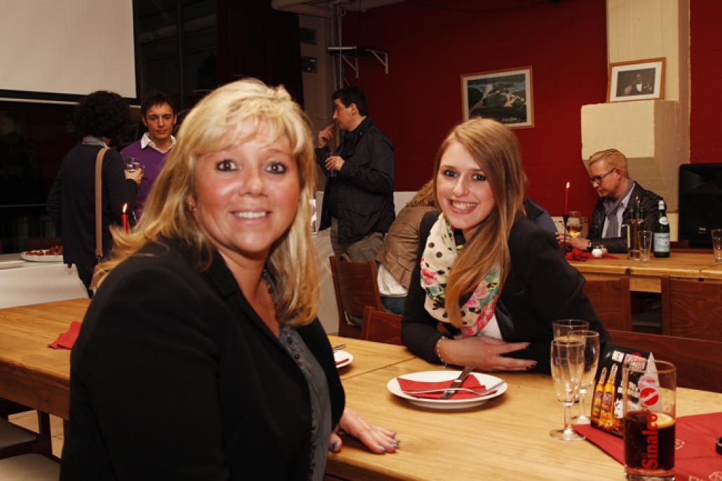 Nicole Güth und Larissa Sbrisny (v. li.) von Güth