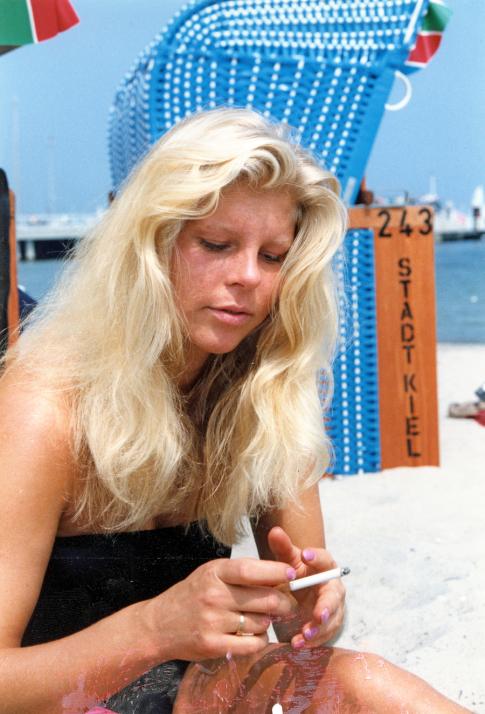 Fördefan: Doris Heldt 1990 am Strand in Schilksee