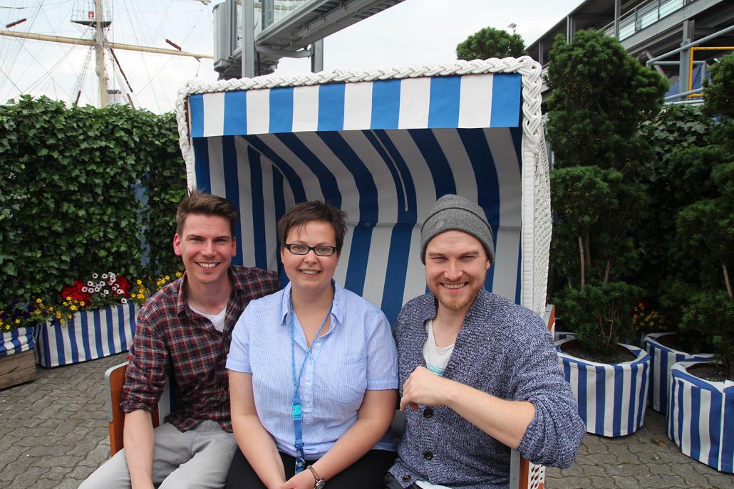 Maria Sklomeit von KIELerLEBEN traf Christian (links) und Konstantin (rechts) von Stanfour vor ihrem Auftritt bei der Kieler Woche