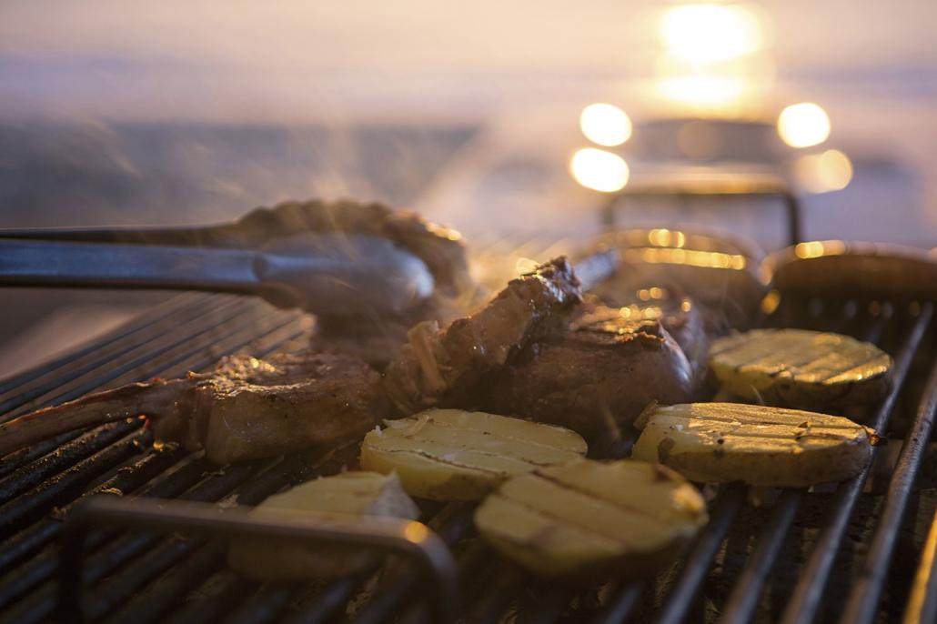 Gemüse sollte nicht direkt über der Kohle gegrillt werden