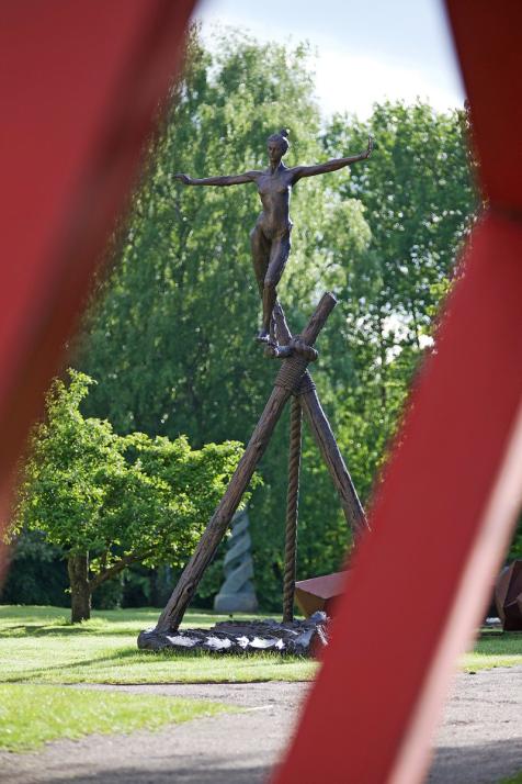 Richard Brixel, „Balance on a tight rope“