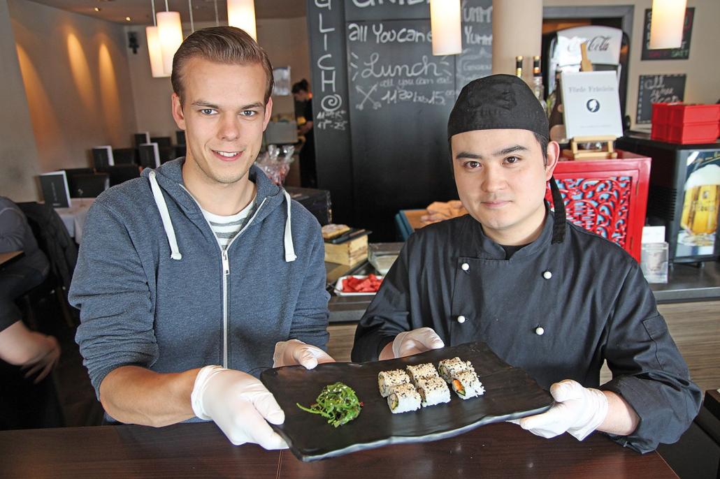 Doch mit Wangs Hilfe gelingt das Sushi perfekt