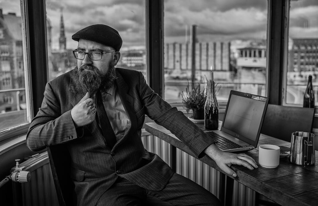 Im Rahmen des Literatursommer Dänemark 2015 trägt Claus Høxbroe am 18.08.2015 um 19 Uhr in der Festung Friedrichsort seine Gedichte vor