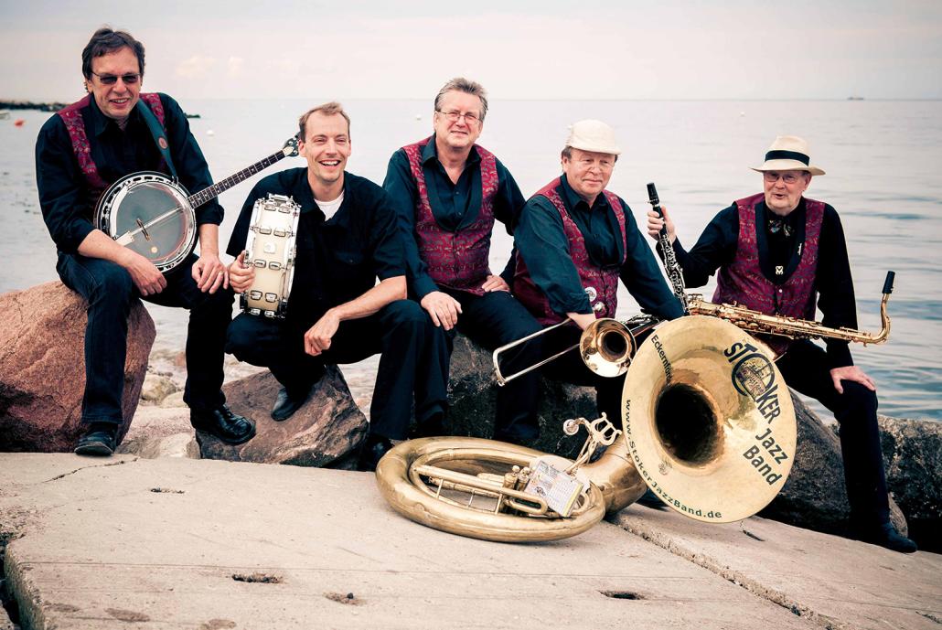 Mit ihrem Dixiland und New-Orleans-Jazz heizt die Stoker-Jazz-Band das Publikum ein