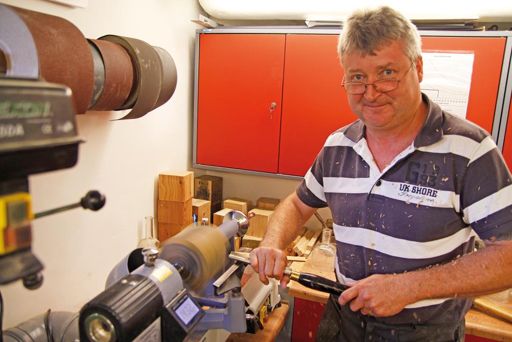 Andree Gritzmann von Ast-Werke fertigt tolle Dekoration aus Holz