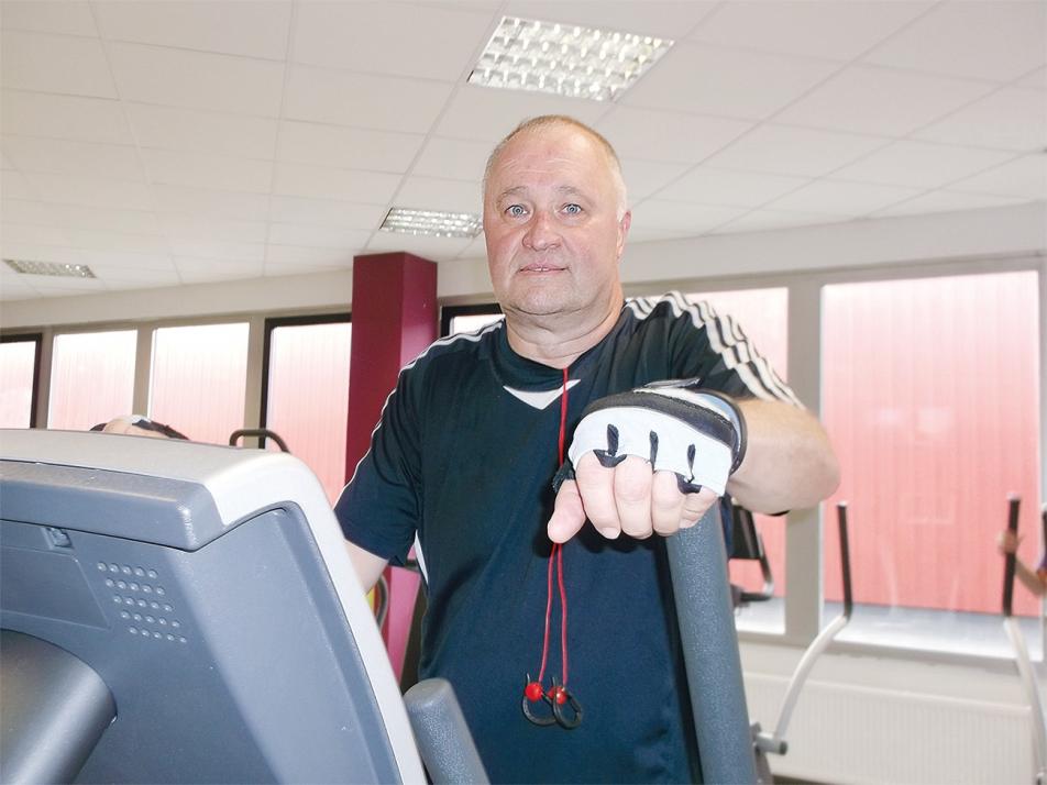 Bernd Fischer, 50 Jahre, Hausmeister: 
„Ich habe mich vor einigen Monaten hier angemeldet, um meine Kondition zu verbessern. Nebenbei habe ich sogar mein Gewicht reduzieren können. Das FITNESSLAND hat nette Leute und keine Pumper – das...
