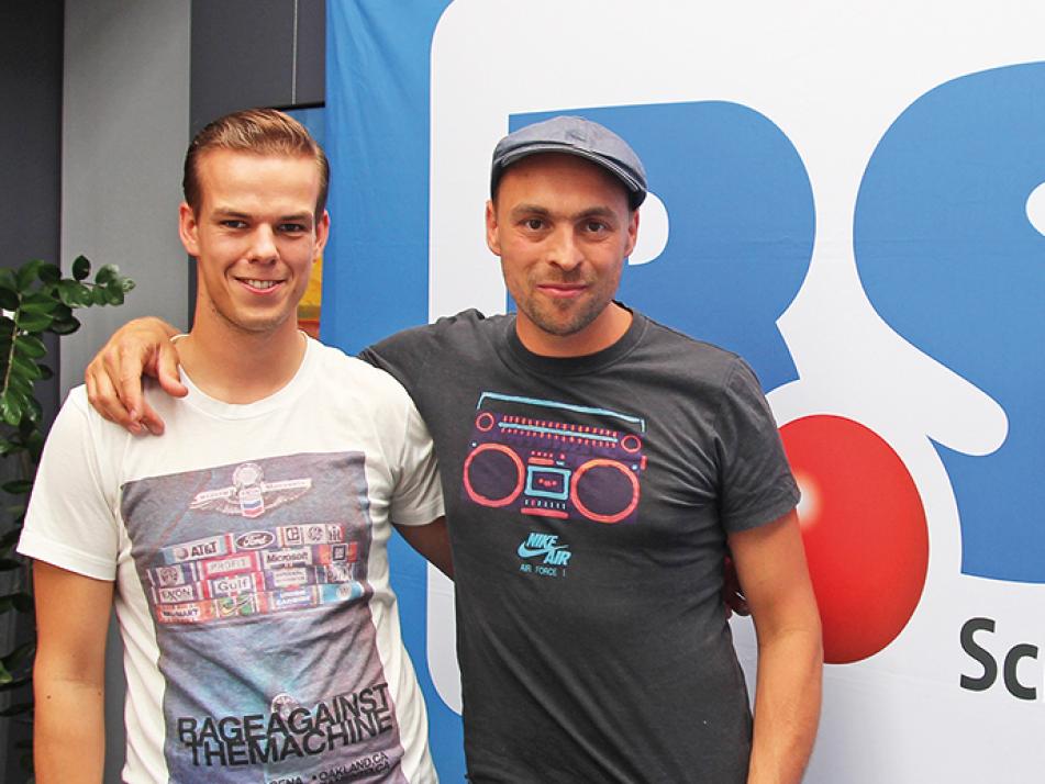  KIELerLEBEN-Redakteur Jan Lohmann mit Sänger Max Mutzke nach dem Interview