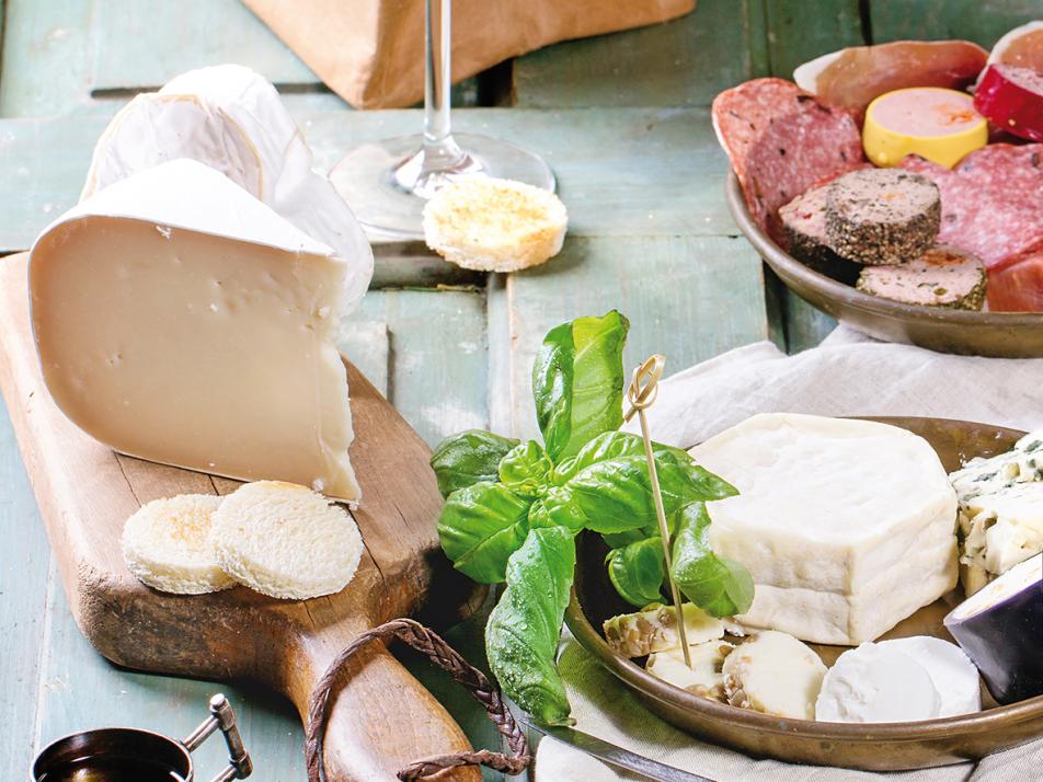 Köstlicher Käse aus der Region und viele weitere Spezialitäten erwarten die Gäste im Sophienhof