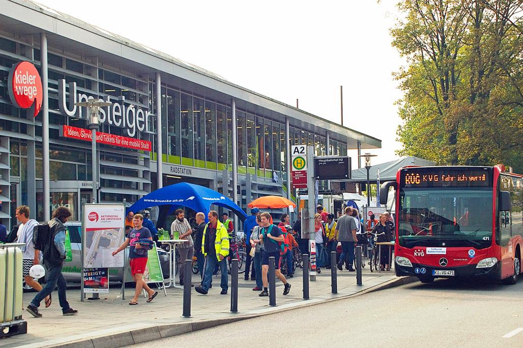 Beim Aktionstag „Kiel steigt um“ erwartet die Gäste am Hauptbahnhof ein buntes Programm rund um das Thema Mobilität 