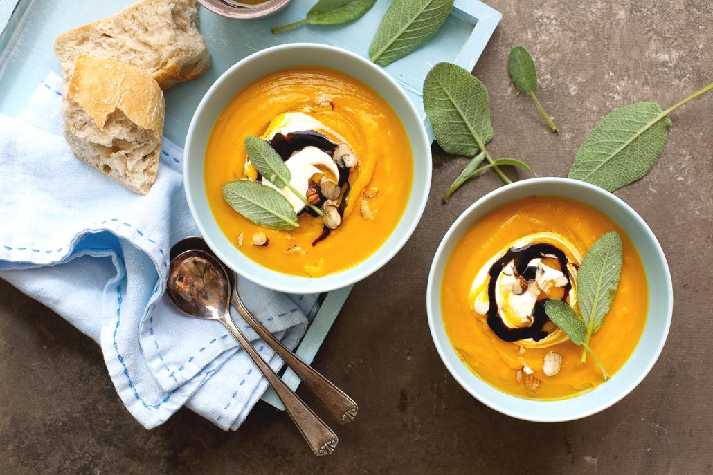 Schmeckt lecker und sieht toll aus: Kürbis-Apfel-Suppe als Begleiter durch die kalte Jahreszeit