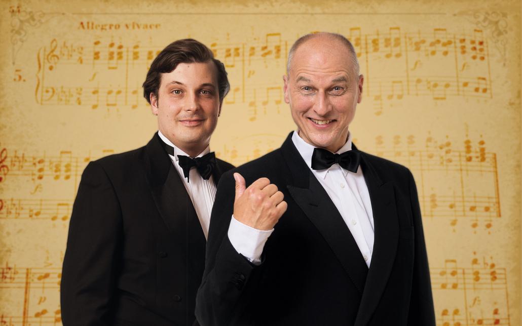 Caspar Frantz und Hans-Christian Hoth feiern Hoths 30-jähriges Bühnenjubiläum am 29. November gemeinsam im Kieler Schauspielhaus mit dem Stück „Endlich Musik! Kabarett am Flügel“