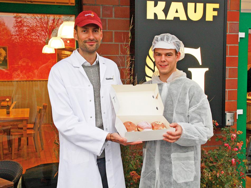 KIELerLEBEN-Redakteur Jan Lohmann mit Moritz Günther (li.)