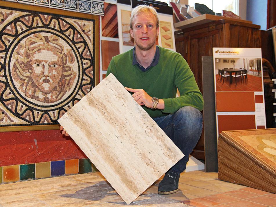 Henning Miede präsentiert die neue Natursteinfliese Travertin Classic