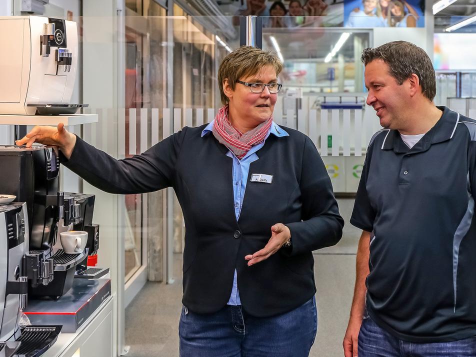 Fachberaterin Angela Delfs im Kundengespräch