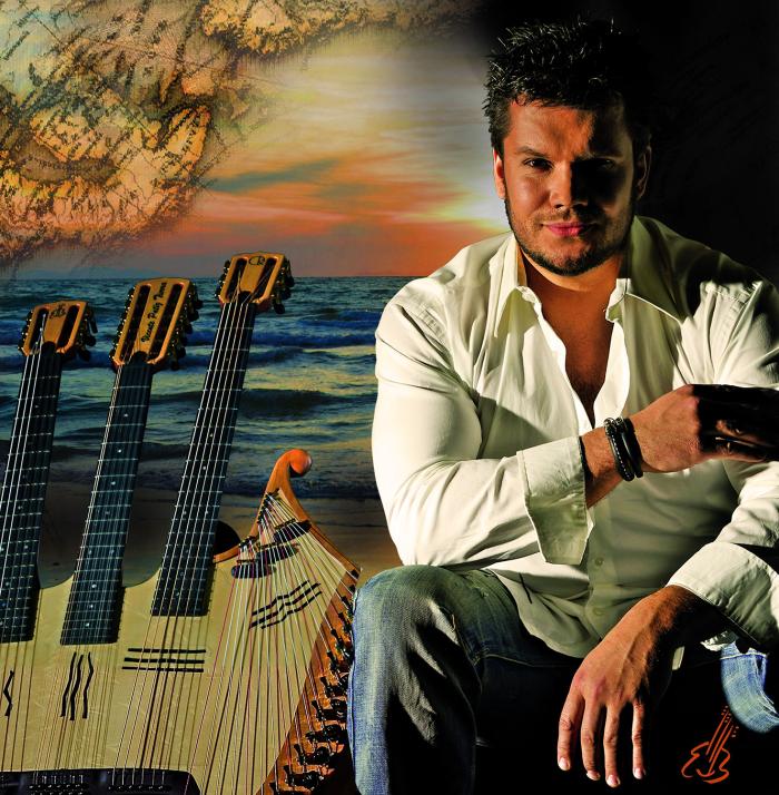 Mit Gitarren, Didgeridoo, Perkussion und einer eigens für ihn entwickelten 42-saitigen Harfengitarre begeistert Vicente Patíz Menschen auf der ganzen Welt