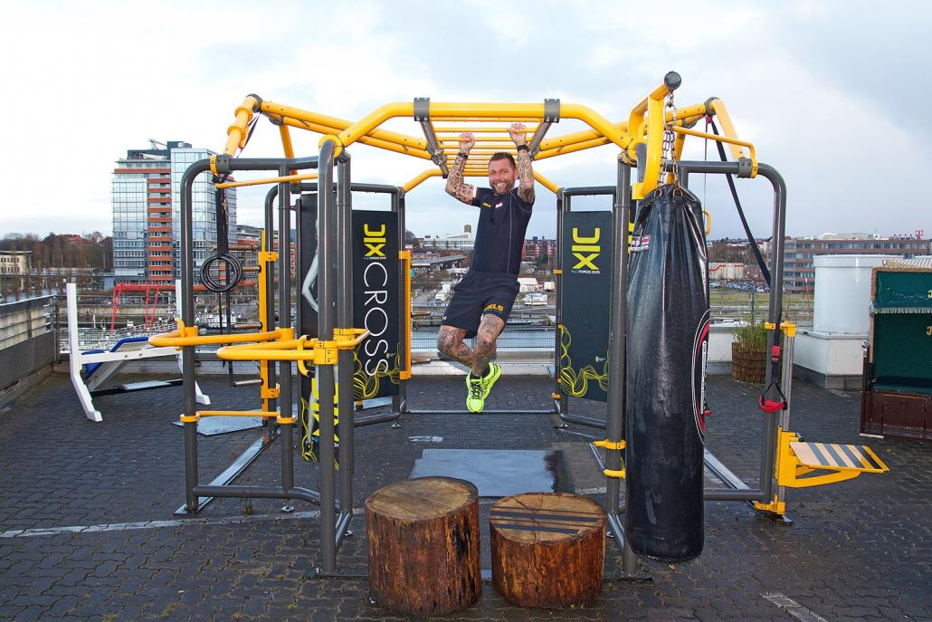 Training im Freien: Felix Willimzig im UX Cross Cage