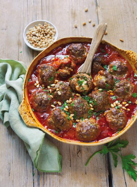 Rezepttipp von Marten Freund: Hackbällchen mit Ziegenkäsefüllung in Tomaten-Paprikasoße