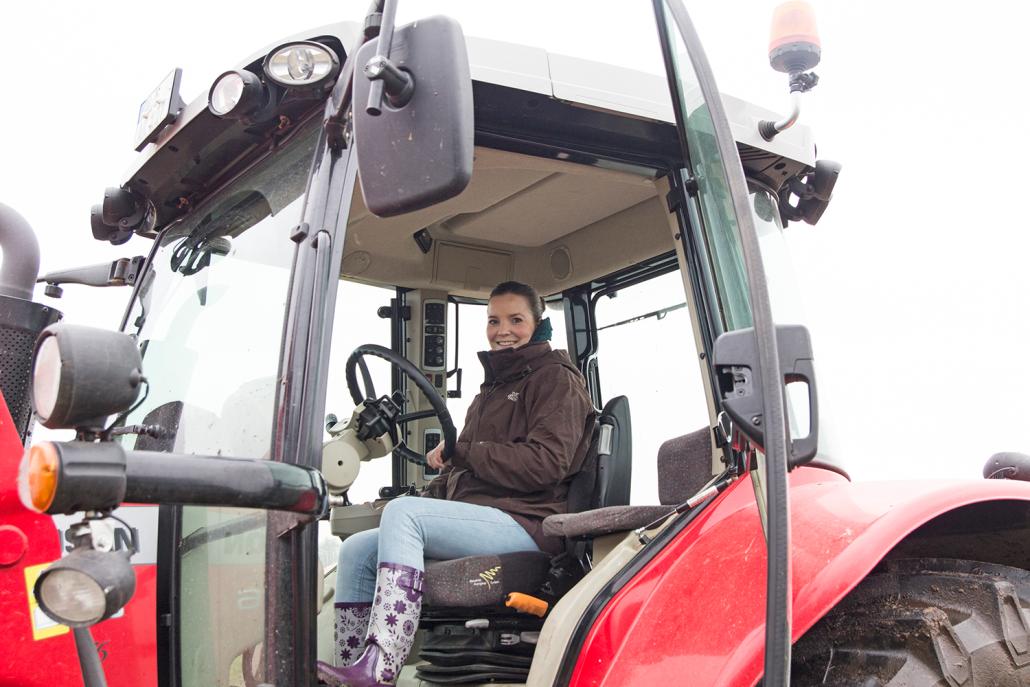 Mein absolutes Highlight auf Hof Fernwisch: Trecker fahren!