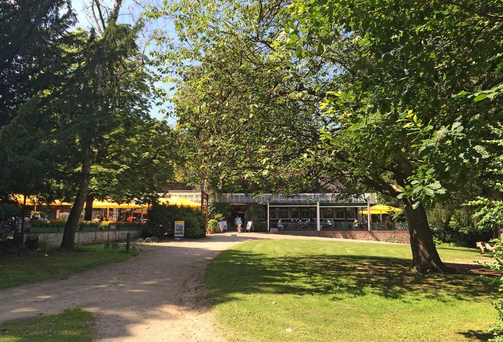 In der Forstbaumschule lässt es sich im Schatten oder in der Sonne entspannen