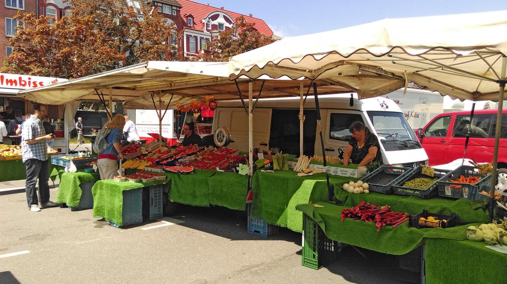 Bei Sonnenschein lässt es sich toll auf dem Wochenmarkt einkaufen