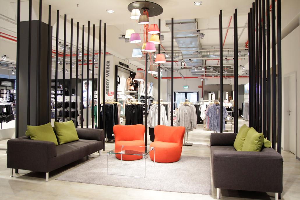 Der neue Loungebereich von CB Mode lädt zur Shoppingpause ein