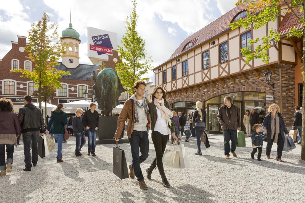 Am 27. Mai bietet das Designer Outlet Late Night Shopping und facettenreiches Entertainment