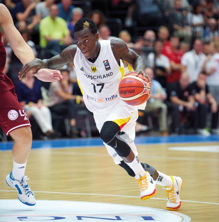 NBA-Spieler Dennis Schröder im Dress der Nationalmannschaft