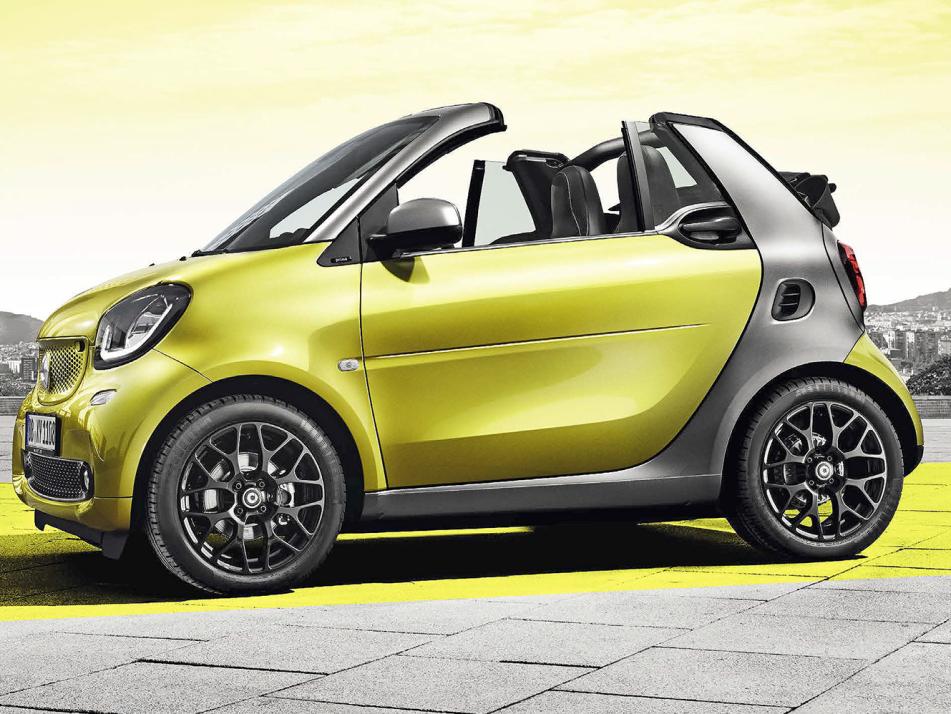 Fünf smart Cabrios im Spitzmund Design in schwarz matt und mit vielen witzigen Details sind jetzt bei Süverkrüp Automobile erhältlich